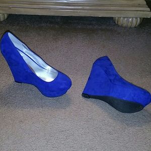 Beautiful blue Wedges